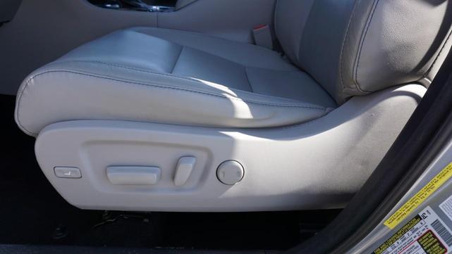 Photo of 2016 Silver Sky Metallic Toyota Highlander