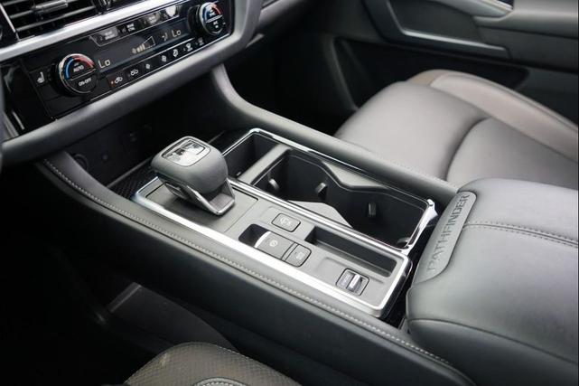 Photo of 2023 White Nissan Pathfinder