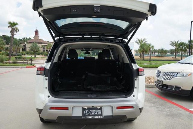 Photo of 2023 White Nissan Pathfinder