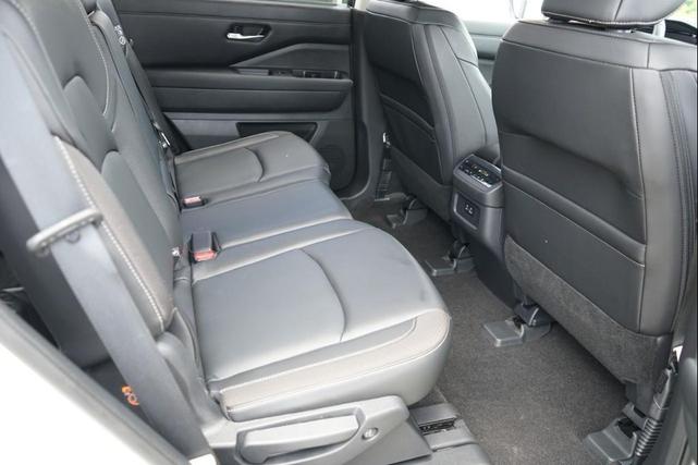 Photo of 2023 White Nissan Pathfinder