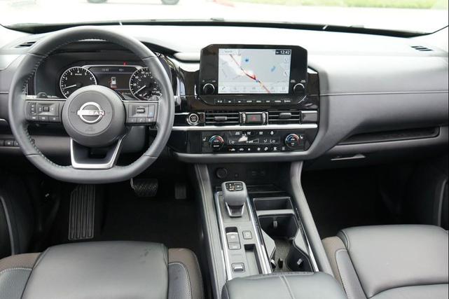 Photo of 2023 White Nissan Pathfinder