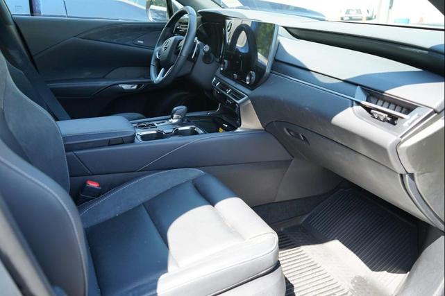 Photo of 2023 Iridium Lexus RX 350
