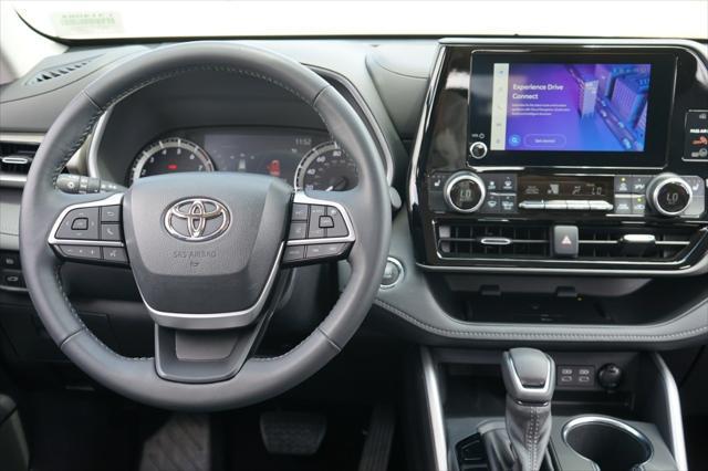 Photo of 2023 Gray Toyota Highlander