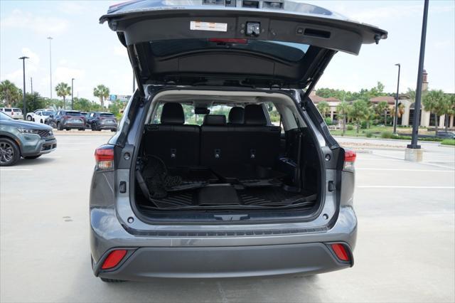 Photo of 2023 Gray Toyota Highlander