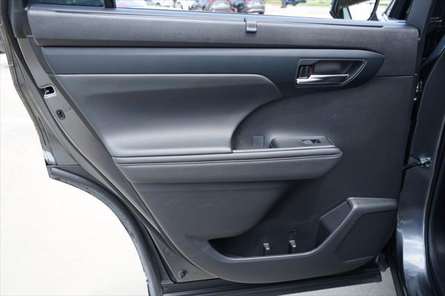 Photo of 2023 Gray Toyota Highlander