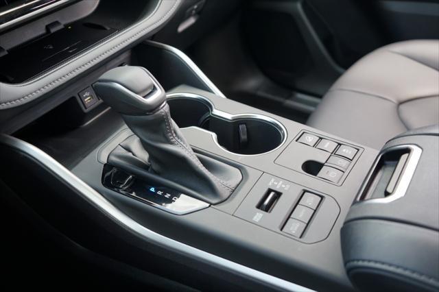 Photo of 2023 Gray Toyota Highlander
