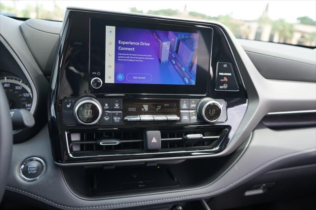 Photo of 2023 Gray Toyota Highlander