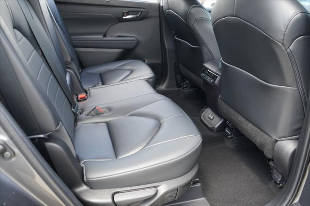 Photo of 2023 Gray Toyota Highlander