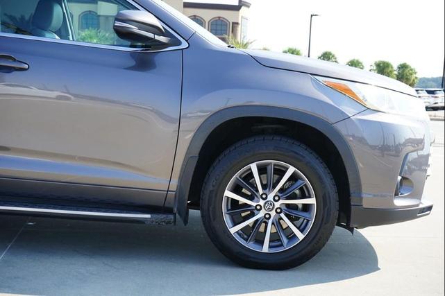 Photo of 2017 Predawn Gray Mica Toyota Highlander