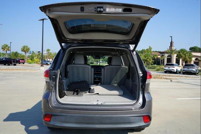 Photo of 2017 Predawn Gray Mica Toyota Highlander