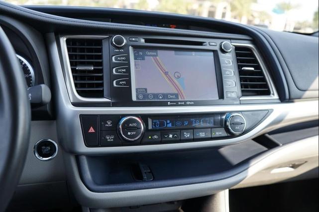 Photo of 2017 Predawn Gray Mica Toyota Highlander