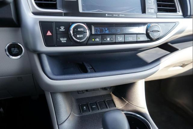 Photo of 2017 Predawn Gray Mica Toyota Highlander
