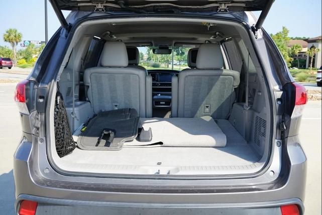 Photo of 2017 Predawn Gray Mica Toyota Highlander