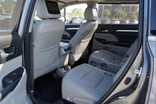 Photo of 2017 Predawn Gray Mica Toyota Highlander