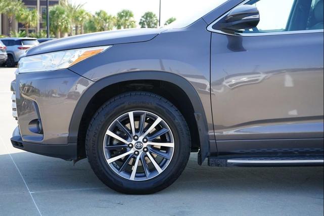 Photo of 2017 Predawn Gray Mica Toyota Highlander