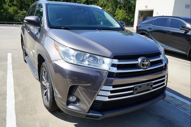 Photo of 2017 Predawn Gray Mica Toyota Highlander