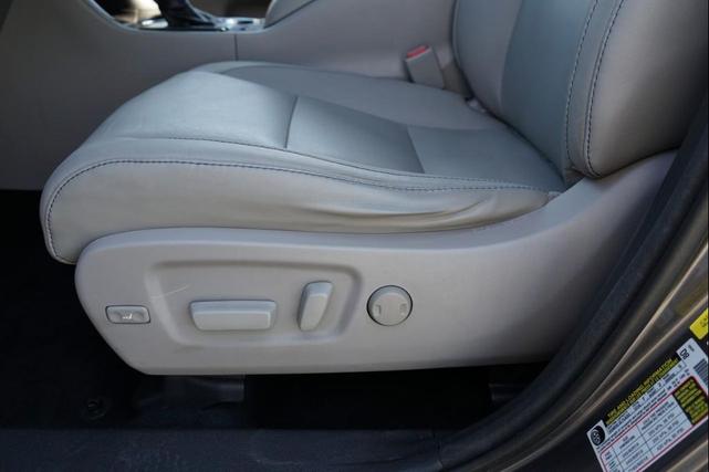 Photo of 2017 Predawn Gray Mica Toyota Highlander