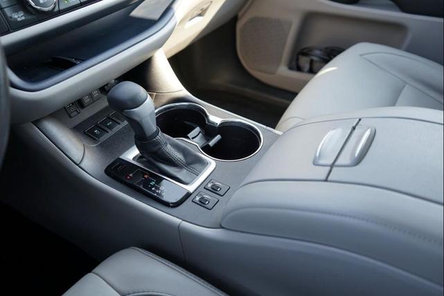 Photo of 2017 Predawn Gray Mica Toyota Highlander