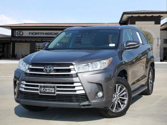 Photo of 2017 Predawn Gray Mica Toyota Highlander