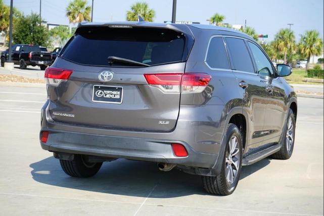 Photo of 2017 Predawn Gray Mica Toyota Highlander