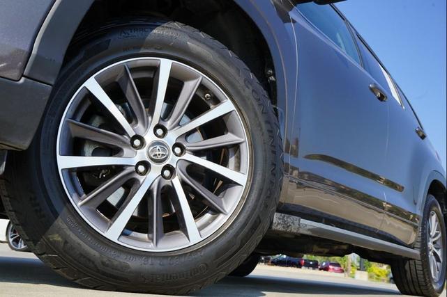 Photo of 2017 Predawn Gray Mica Toyota Highlander