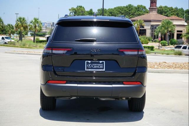 Photo of 2024 Diamond Black Crystal Pearlcoat Jeep Grand Cherokee L