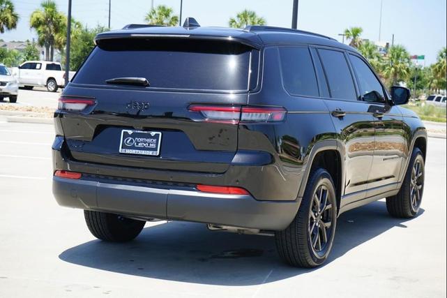 Photo of 2024 Diamond Black Crystal Pearlcoat Jeep Grand Cherokee L