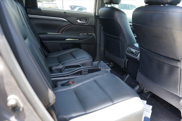 Photo of 2019 Predawn Gray Mica Toyota Highlander