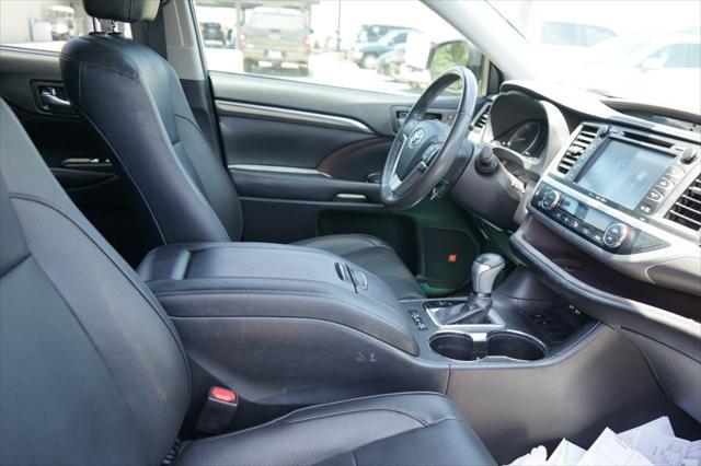 Photo of 2019 Predawn Gray Mica Toyota Highlander