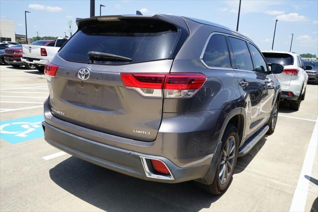 Photo of 2019 Predawn Gray Mica Toyota Highlander