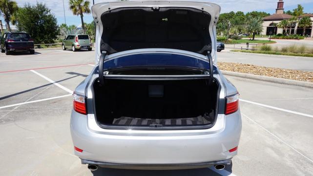 Photo of 2015 Silver Lexus ES 350