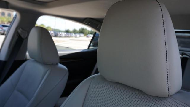Photo of 2015 Silver Lexus ES 350