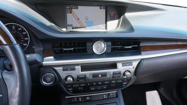 Photo of 2015 Silver Lexus ES 350