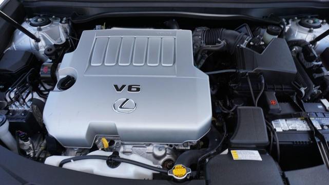 Photo of 2015 Silver Lexus ES 350