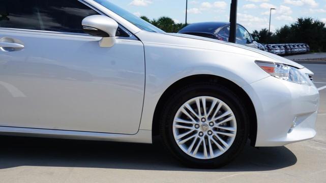Photo of 2015 Silver Lexus ES 350