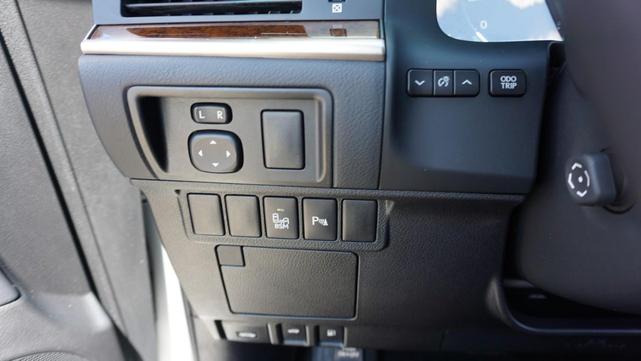 Photo of 2015 Silver Lexus ES 350