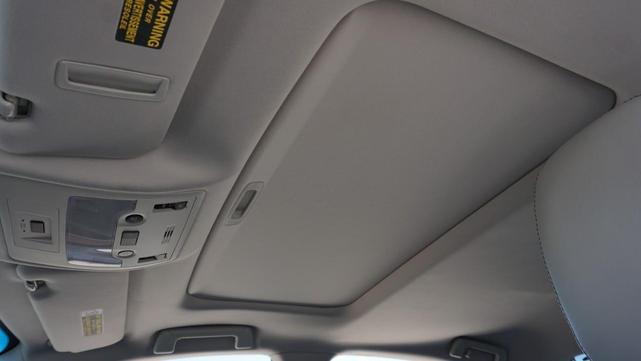 Photo of 2015 Silver Lexus ES 350