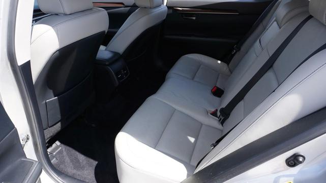Photo of 2015 Silver Lexus ES 350