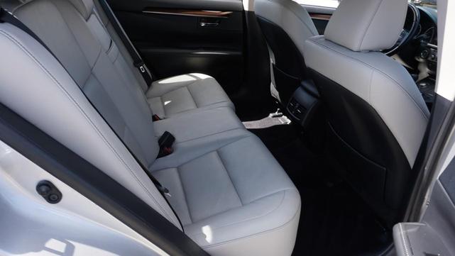 Photo of 2015 Silver Lexus ES 350