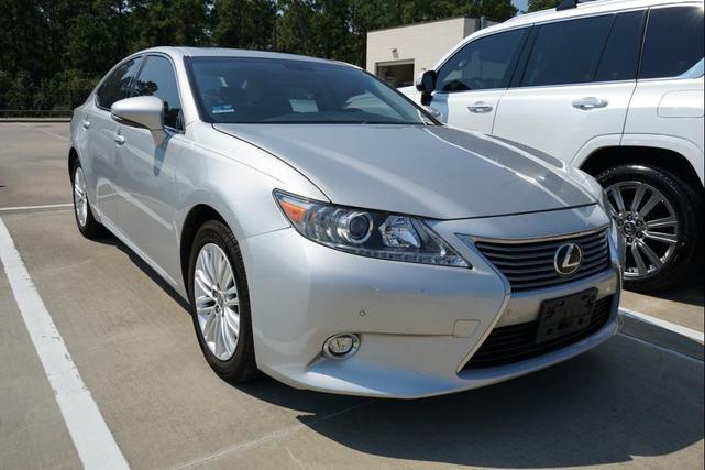 Photo of 2015 Silver Lexus ES 350