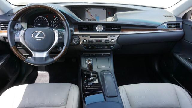 Photo of 2015 Silver Lexus ES 350
