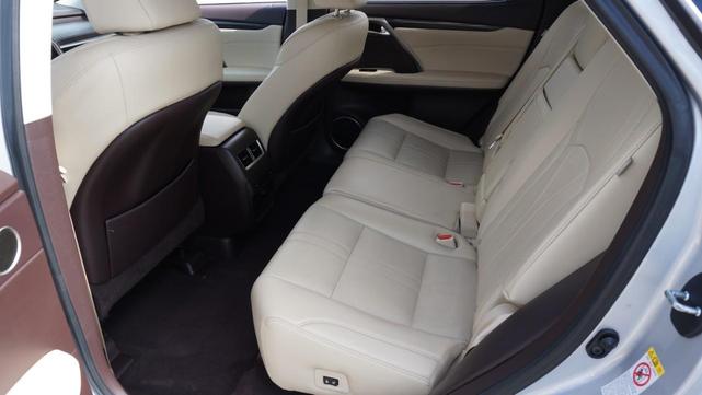 Photo of 2017 Silver Lining Metallic Lexus RX 350