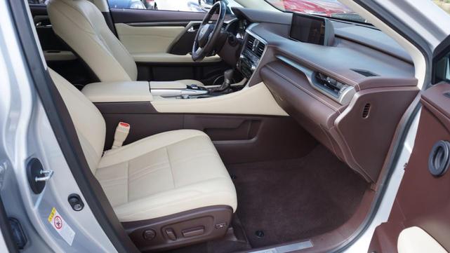 Photo of 2017 Silver Lining Metallic Lexus RX 350