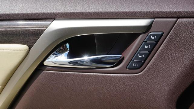 Photo of 2017 Silver Lining Metallic Lexus RX 350