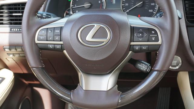 Photo of 2017 Silver Lining Metallic Lexus RX 350