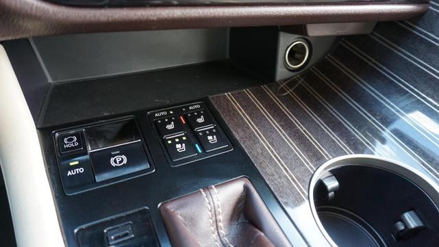 Photo of 2017 Silver Lining Metallic Lexus RX 350