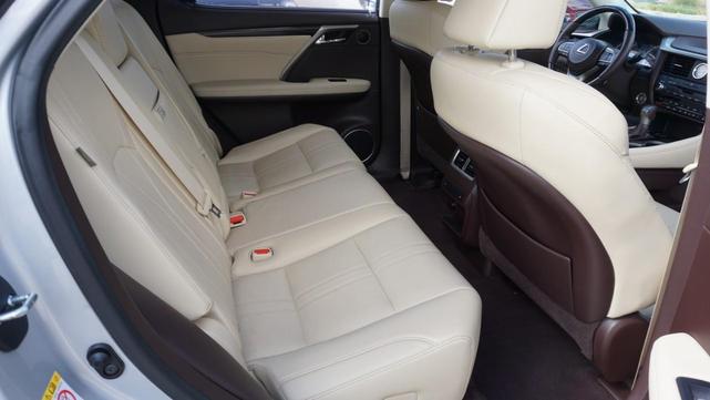 Photo of 2017 Silver Lining Metallic Lexus RX 350