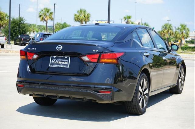 Photo of 2021 Super Black Nissan Altima