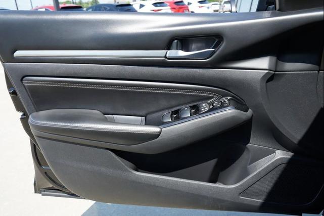Photo of 2021 Super Black Nissan Altima