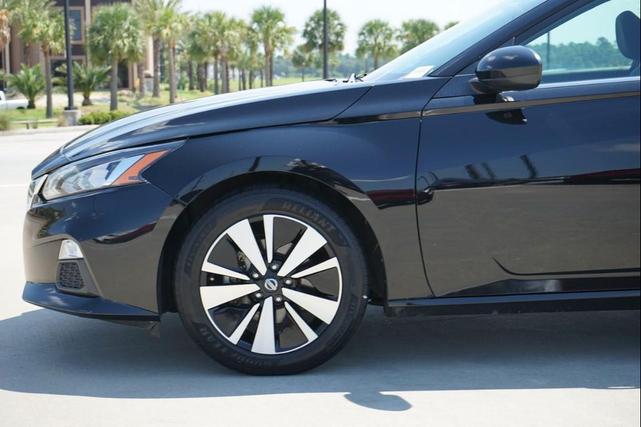 Photo of 2021 Super Black Nissan Altima